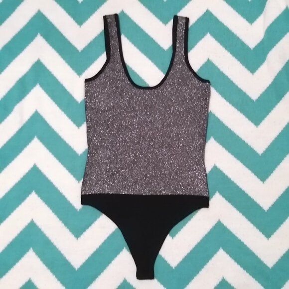 House of Harlow 1960, Metallic Knit Bodysuit - Picture 5 of 10